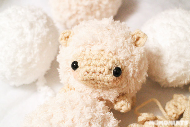 momomints-vancouver-handmade-free-amigurumi-crochet-sheep-stuffie-pattern-fluufie-preview